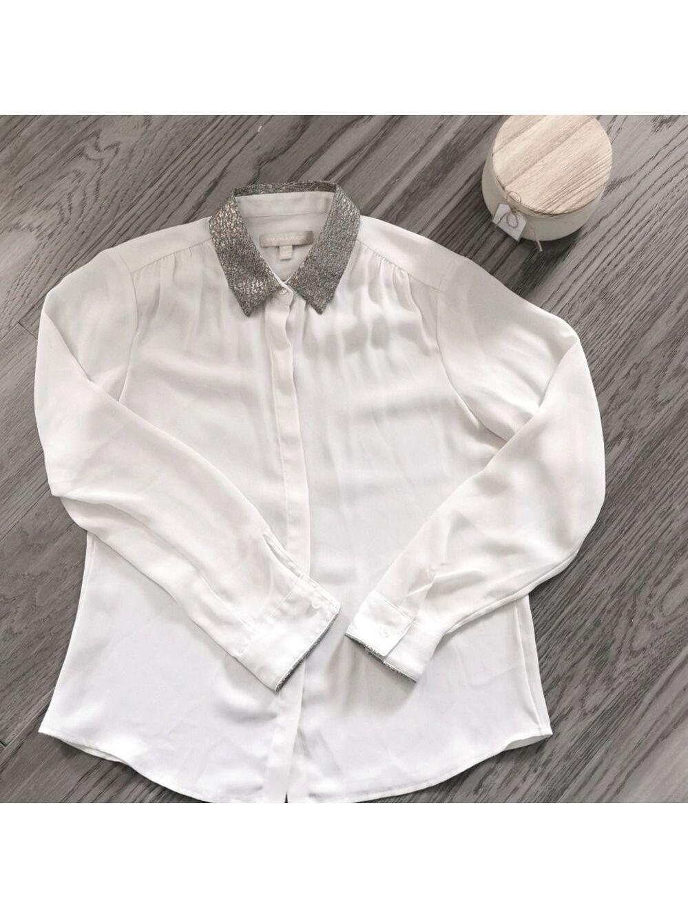 Banana Republic buttondown career blouse with silver /gold details size small.